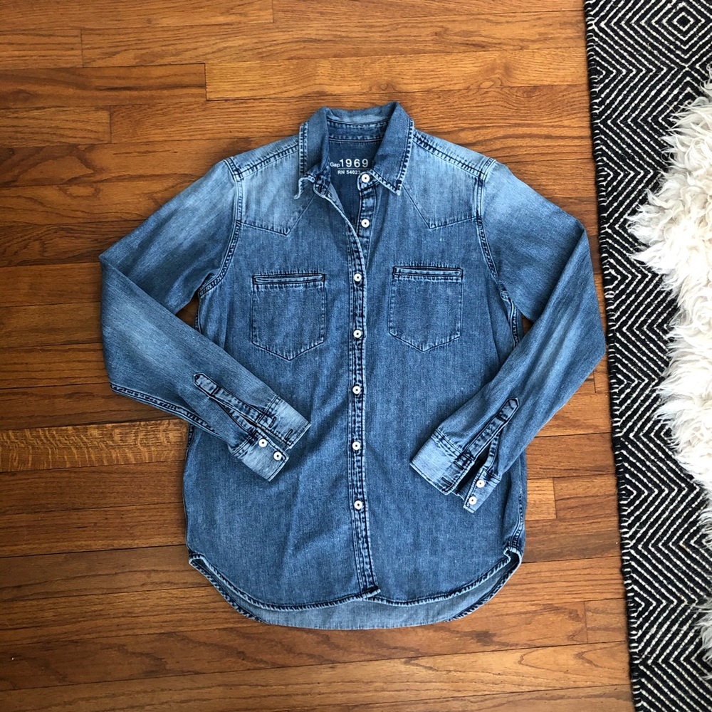 Gap 1969 Denim Button Down Shirt. Size Small